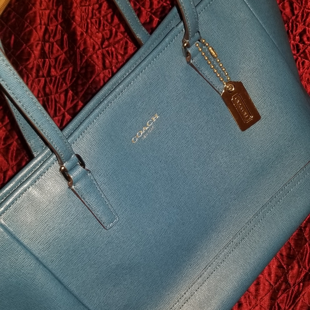 Nice size blue crossgrain leather coach bag